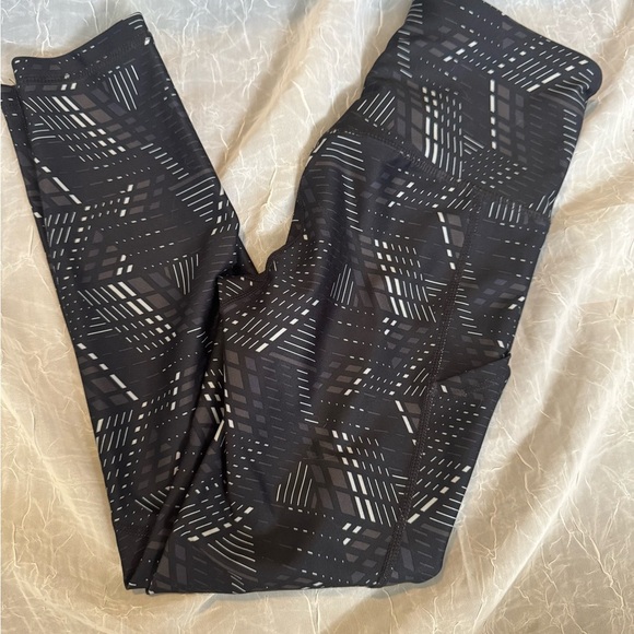 Xersion Black and Gray Crop Leggings - Picture 1 of 4